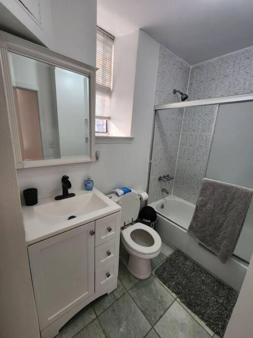 Spacious 3 Bedroom Apartment Mins To Nyc! Union City Bagian luar foto